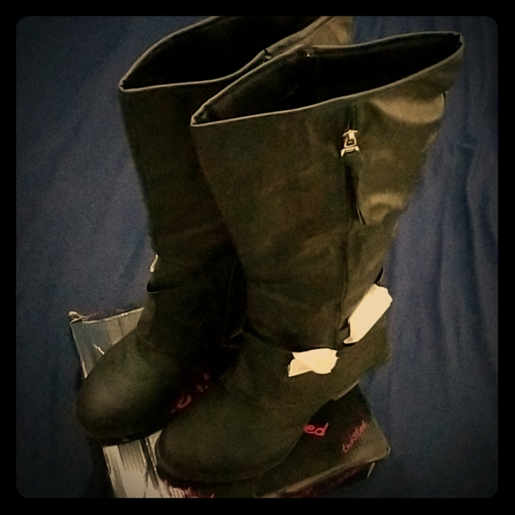 Twisted Boots - Picture 1 of 6